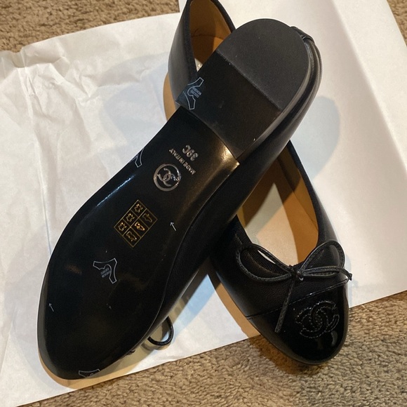 COPY - Chanel flats Ballet flats with cap toe size 39/us 8 - Picture 2 of 4